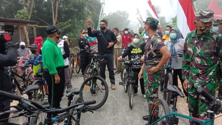 Camat Tambakrejo Beserta Staf Gowes Menuju Lokasi Penutupan TMMD 110 Bojonegoro